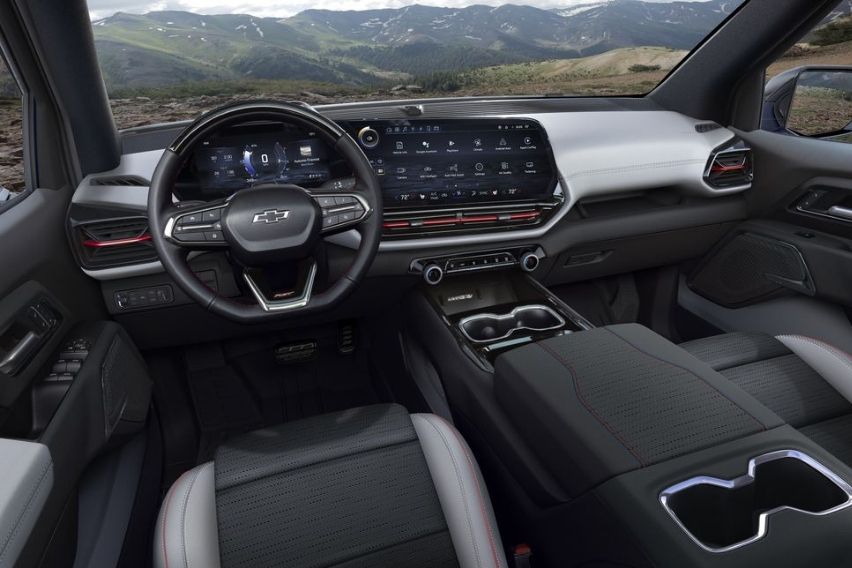 Chevrolet Silverado EV RST Cockpit