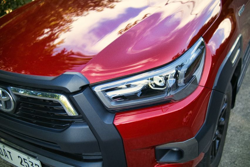 Toyota Hilux Conquest Headlamp