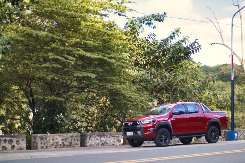 Toyota Hilux Conquest Wide Quarter