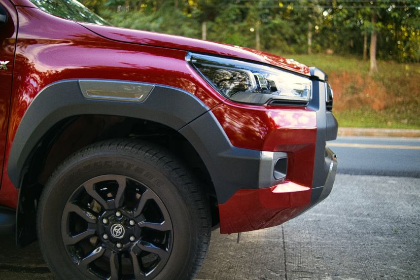 Toyota Hilux Conquest Side Front