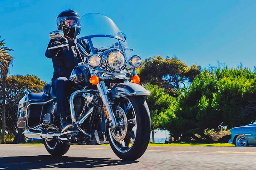 Harley-Davidson-Road-King-on-the-Road