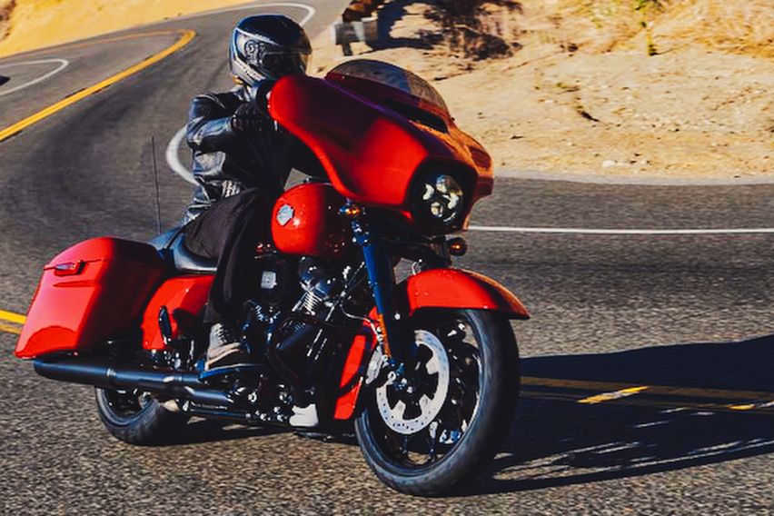 Harley-Davidson-Street-Glide-Special-on-the-Road