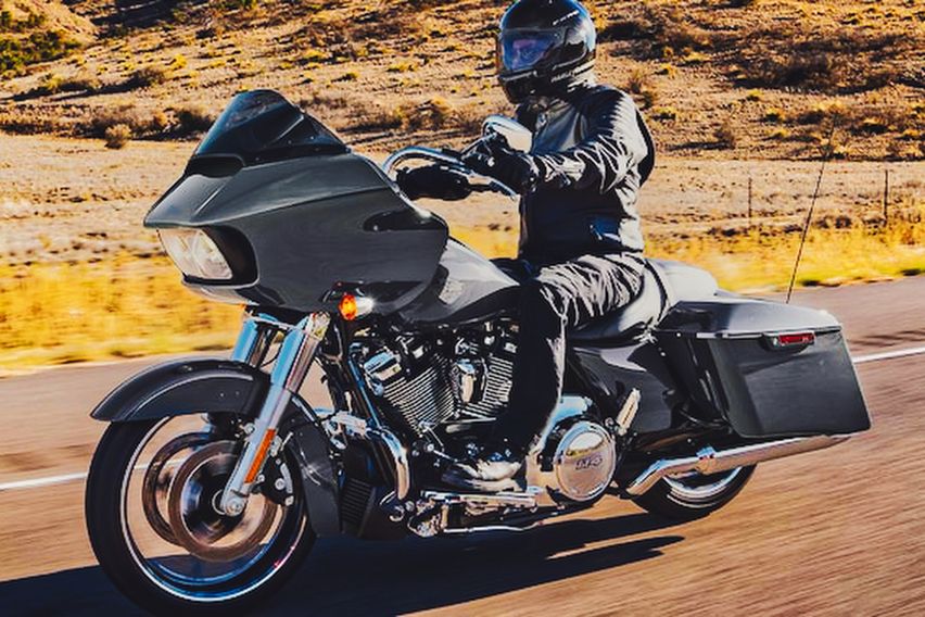 Harley-Davidson-Road-Glide-Special-on-the-Road