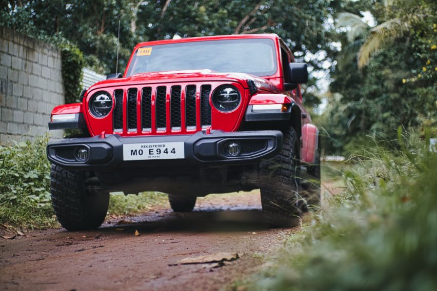 Jeep-Gladiator-Off-the-road