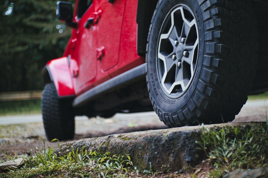 Jeep-Gladiator-rear-WHeels