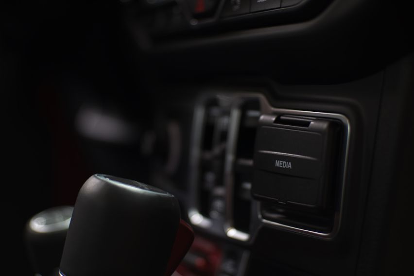 Jeep-Gladiator-Media-ports