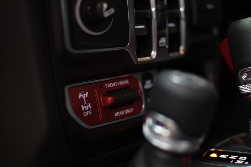 Jeep-Gladiator-Locking-front-and-rear-diff