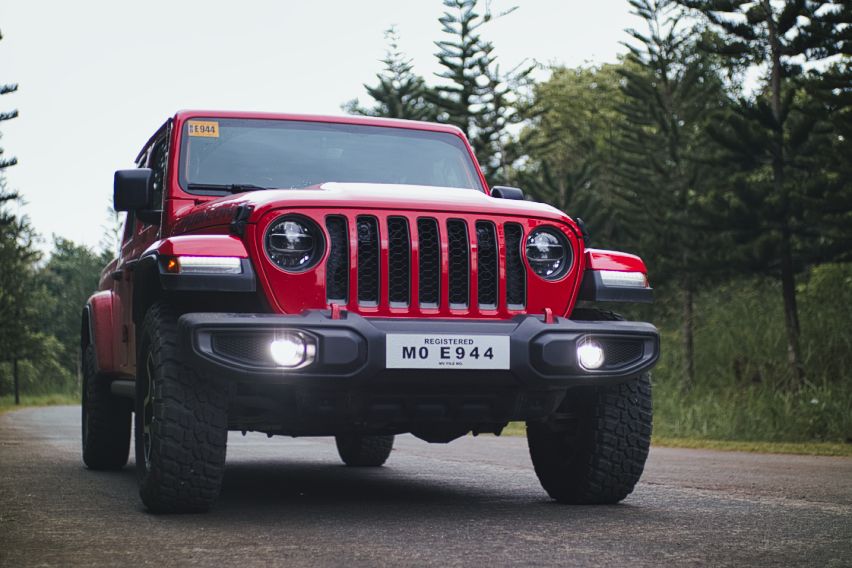 Jeep-Gladiator-Front-Profile
