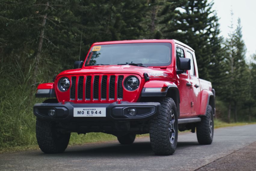 This Jeep flexes a cargo bed 2022 Jeep Gladiator Rubicon