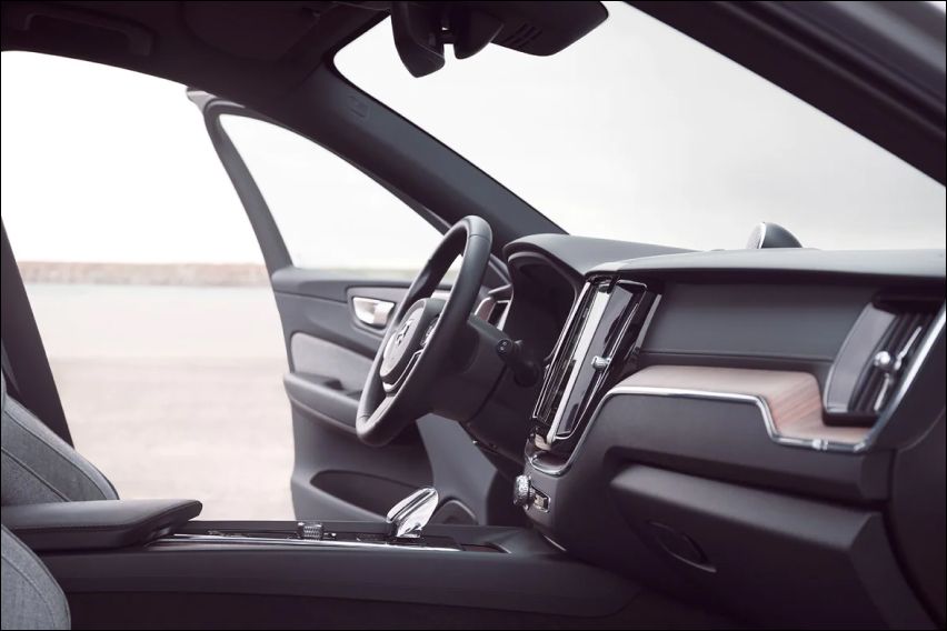 V60 sports wagon cabin