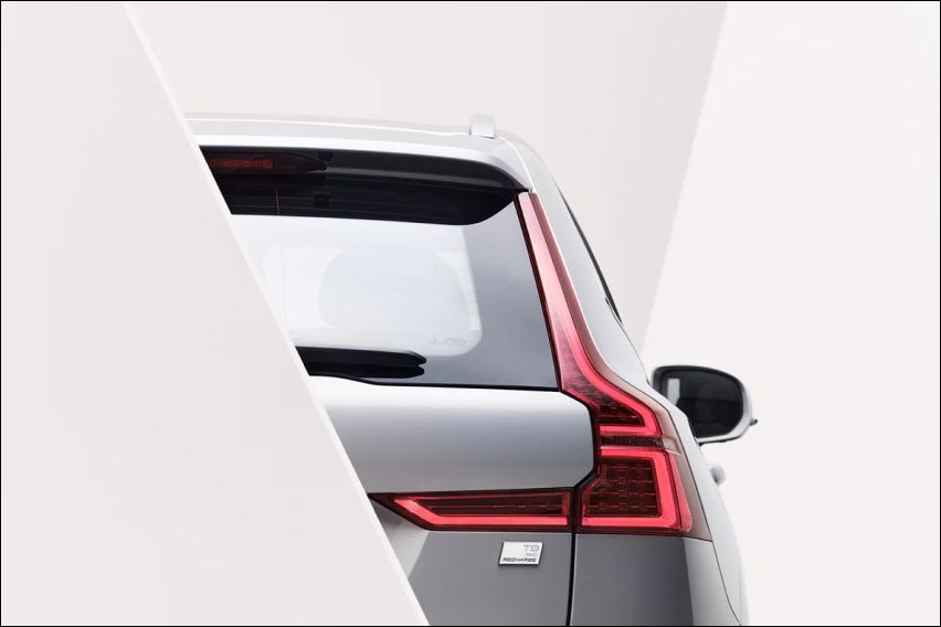 Volvo XC60 T8 specifications