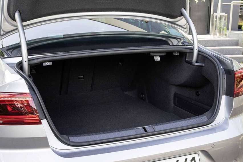 2022 Passat R-Line boot