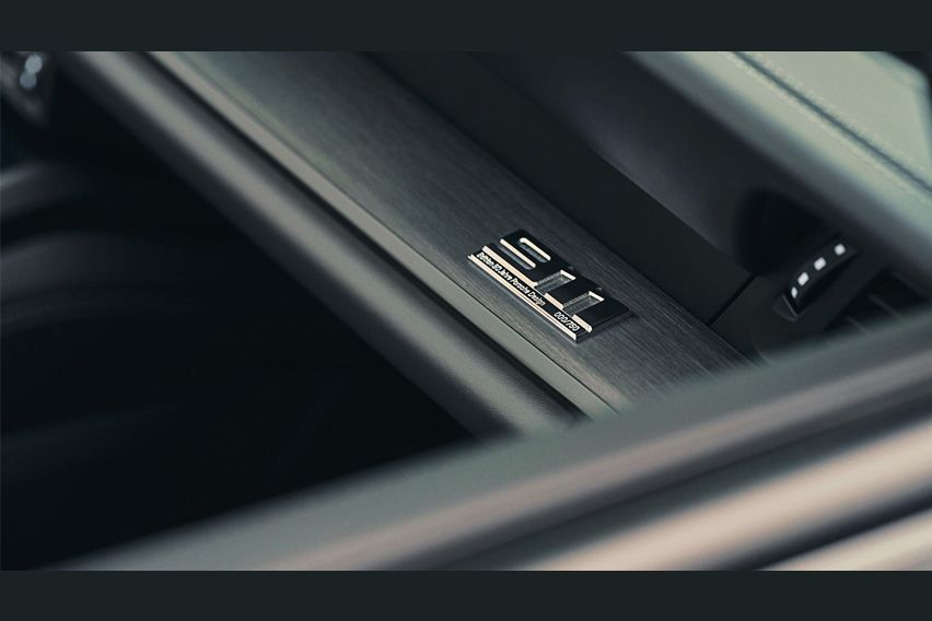 2022 Porsche 911 Edition 50 Years Porsche Design features