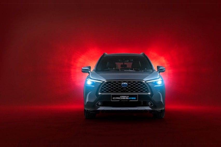 Toyota Corolla Cross Hybrid auto beam