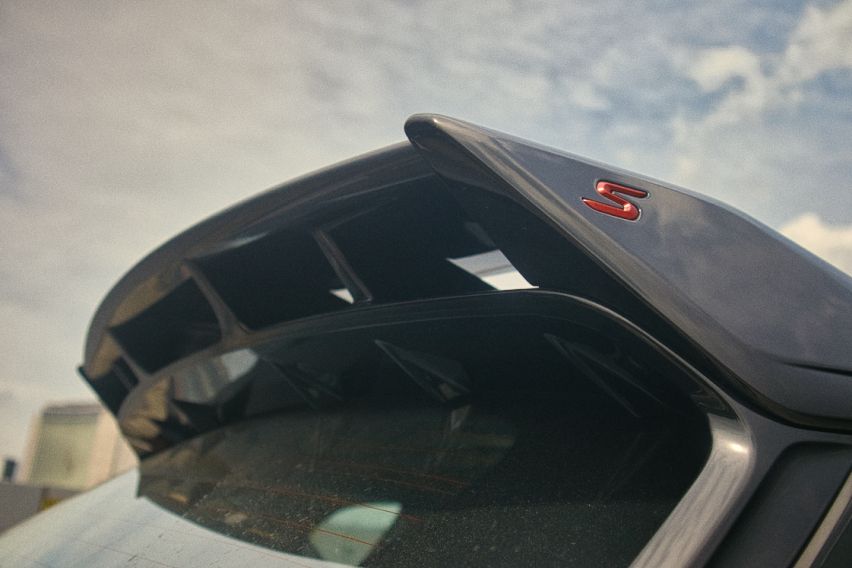 Geely Coolray Limited wing