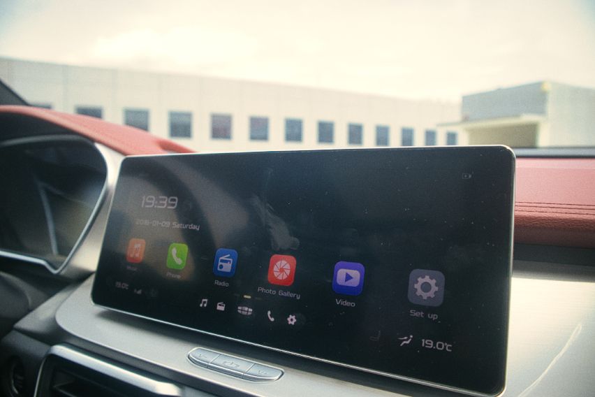 Geely Coolray Limited touchscreen