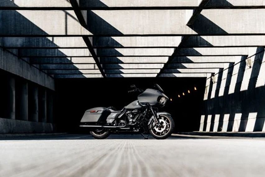2022 HD Road Glide ST and Street Glide ST Grand tourers details