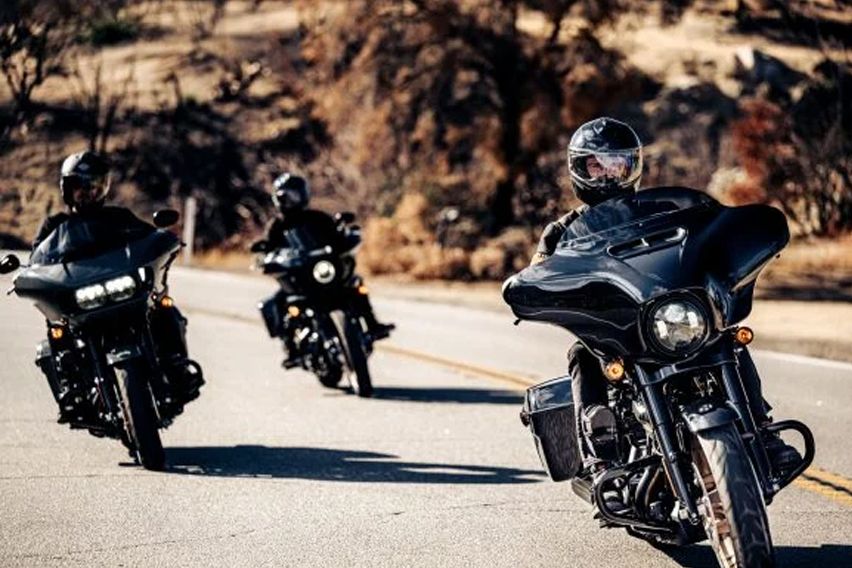 2022 HD Road Glide ST and Street Glide ST Grand tourers