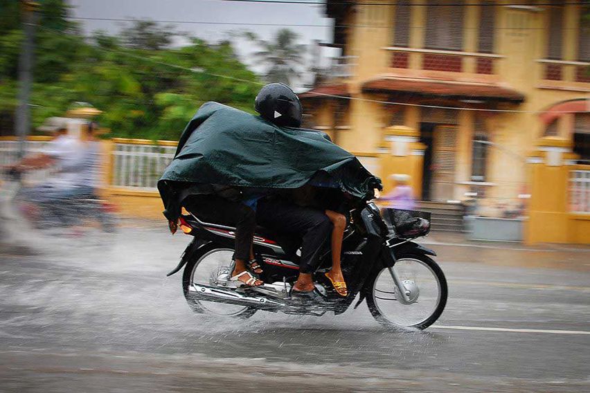 Tips Memilih Jas Hujan Bagi Pengendara Sepeda Motor, Perhatikan 4 Hal Ini