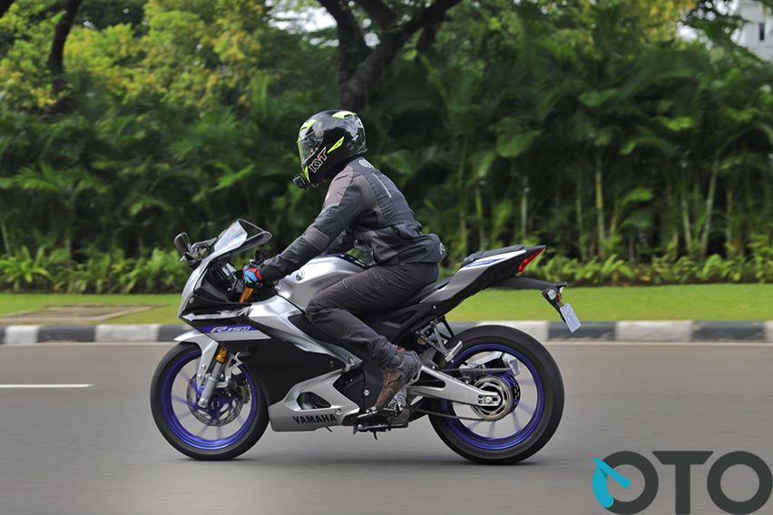Yamaha R15M