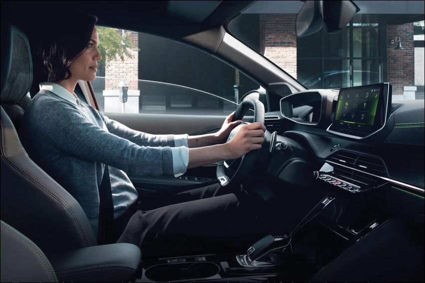  2022 Peugeot 2008 cockpit