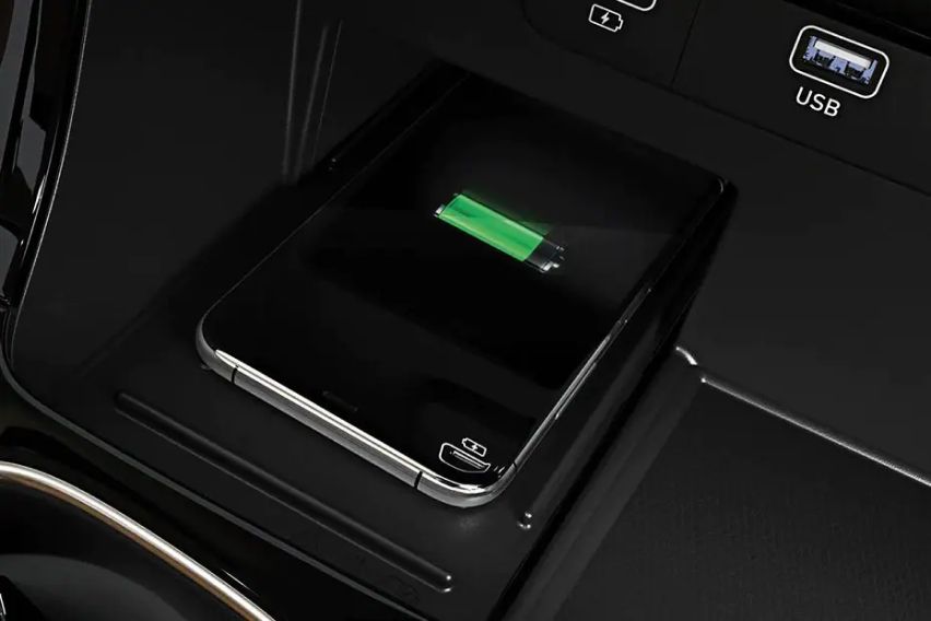 Kia Carnival  wireless charger