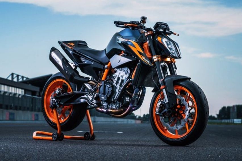 KTM launched the 2022 890 Duke R, full details out