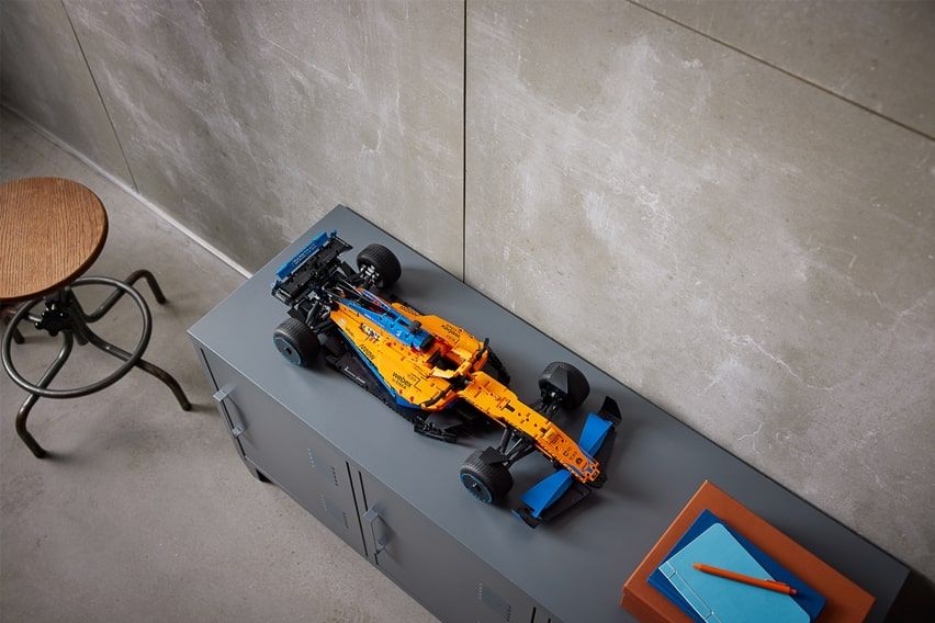 Lego Technic 2022 McLaren Formula 1 Race Car DETAILS