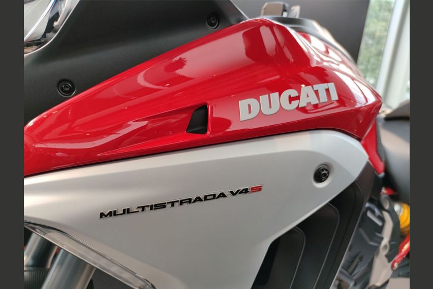 Multistrada V4 accessory kit