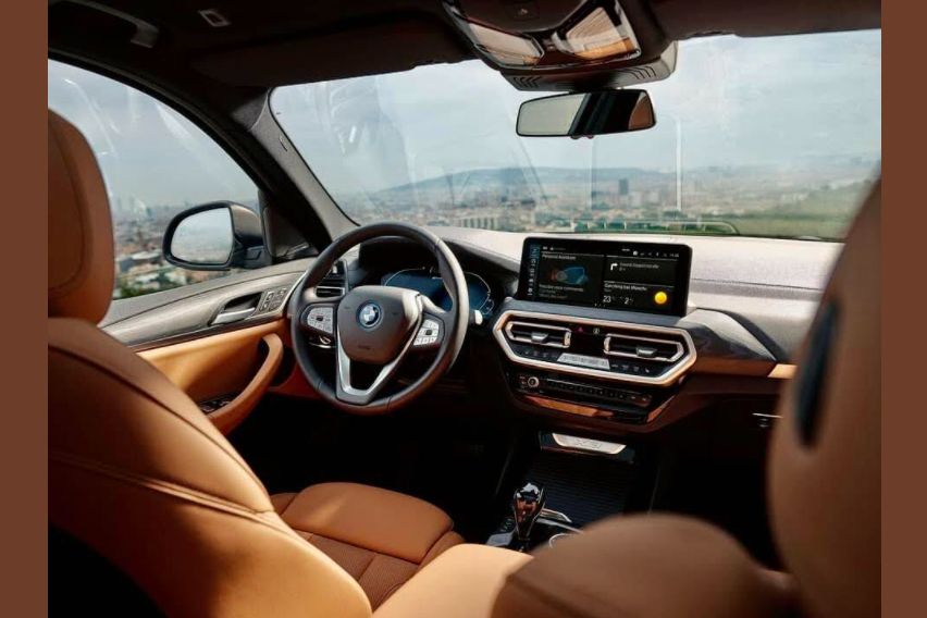 2022 BMW X3 cabin