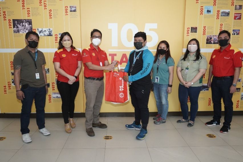 DOE honors 3 Shell stations, 20 Angkas riders 