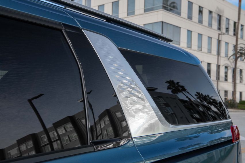 2022 Carnival C Pillar