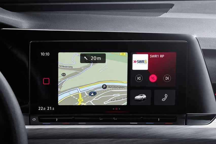 2022 Volkswagen Golf GTI vs. Golf R-Line: Comfort 