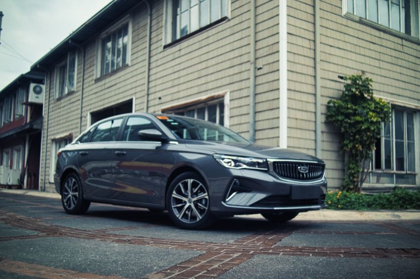 Geely Emgrand angle right