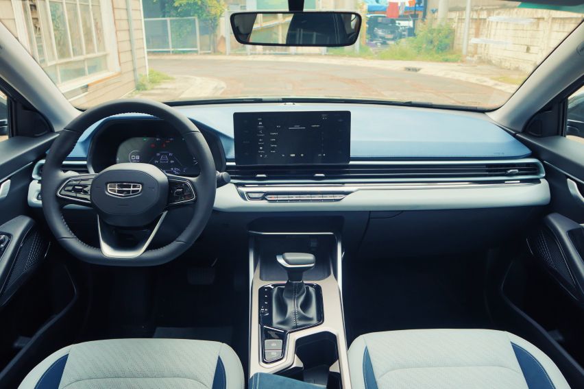 Geely Emgrand cockpit medium