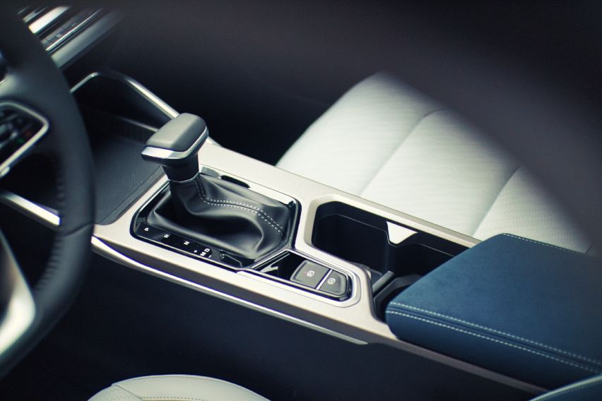 Geely Emgrand Shifter close