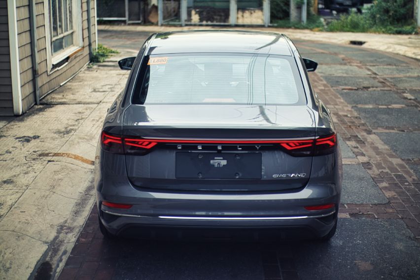 Geely Emgrand Rear profile