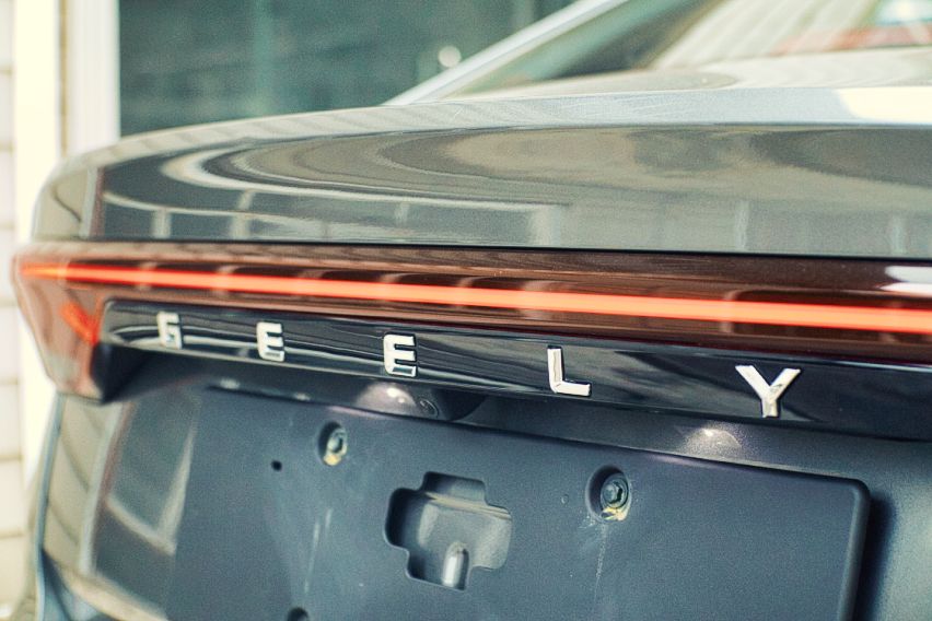 Geely Emgrand Geely badge