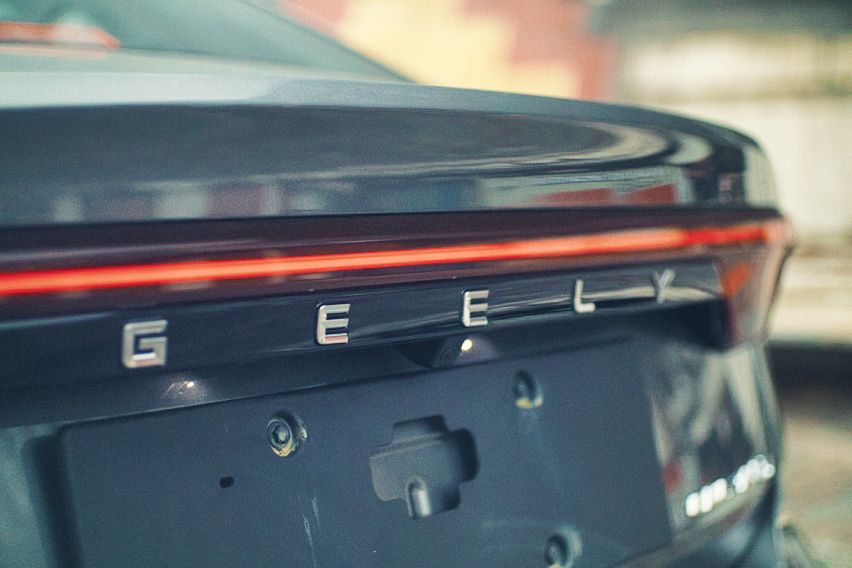 Geely Emgrand Geely badge 2