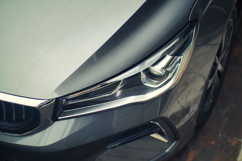 Geely Emgrand headlamp left close