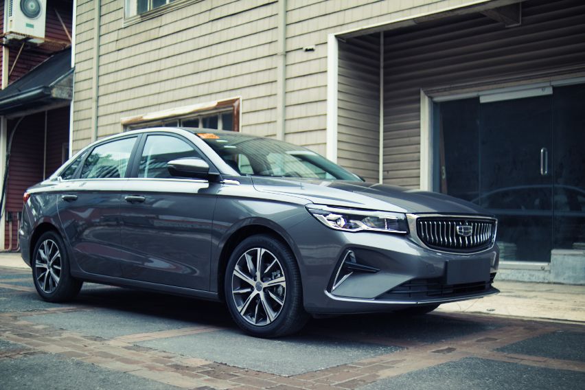 Geely Emgrand partial right profile