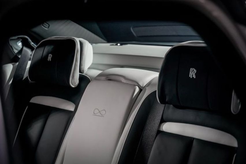 2022 Rolls-Royce Black Badge Ghost seats