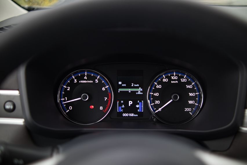 Mitsubishi Xpander gauges