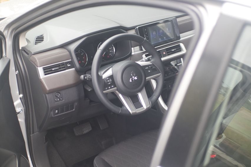 Mitsubishi Xpander cockput inside from out