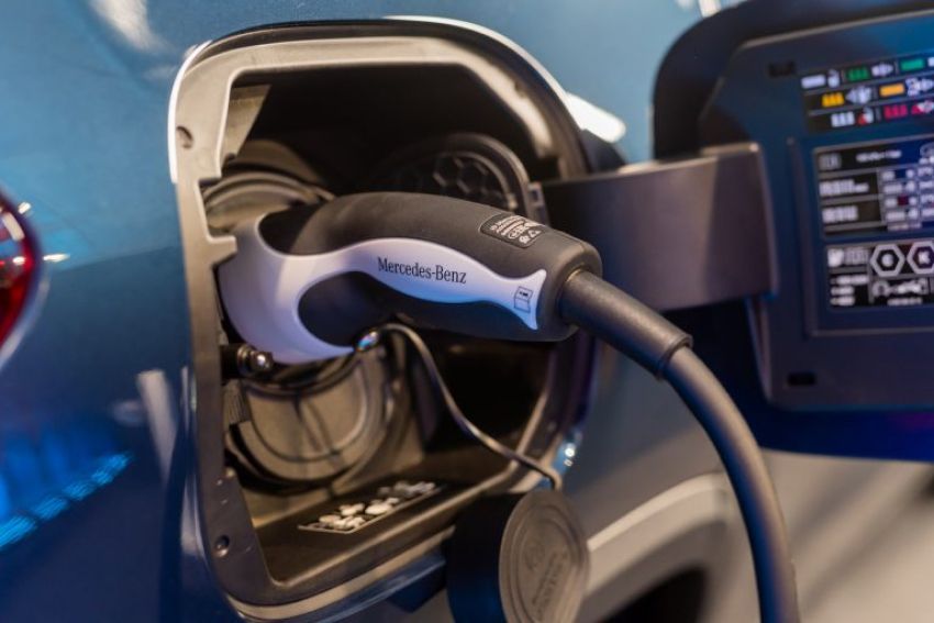 Mercedes-Benz EQA charging