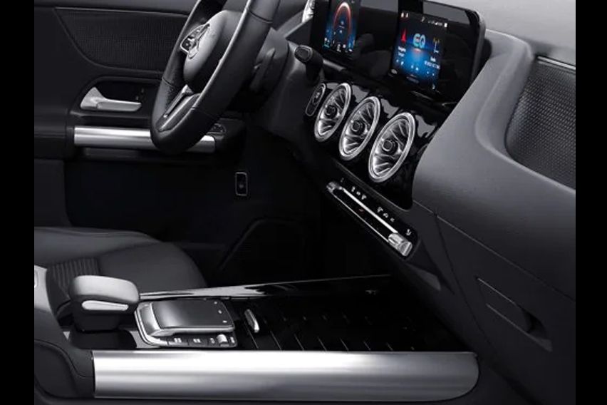 2022 Mercedes-Benz EQA 250 AMG Line stowage