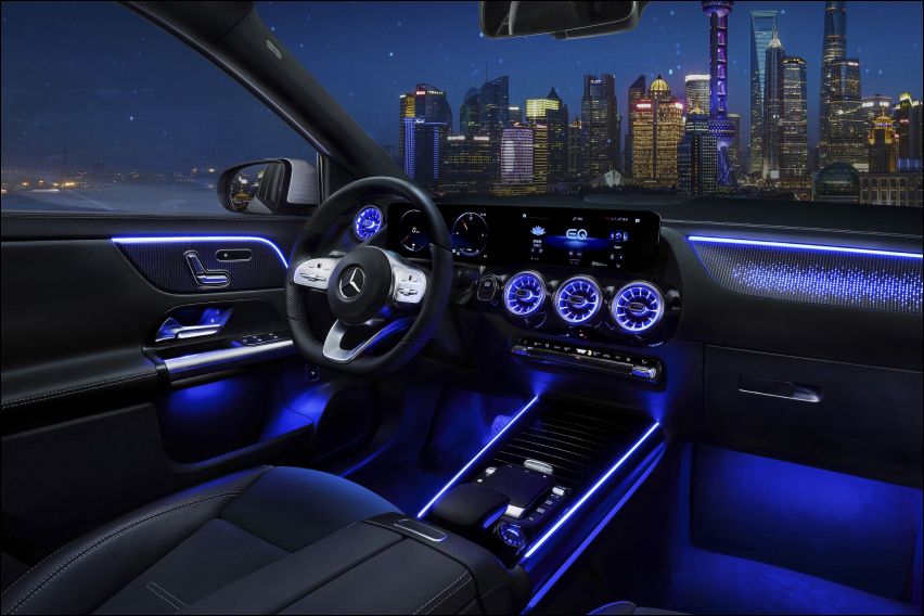 Mercedes EQA 250 AMG Line ambient lighting