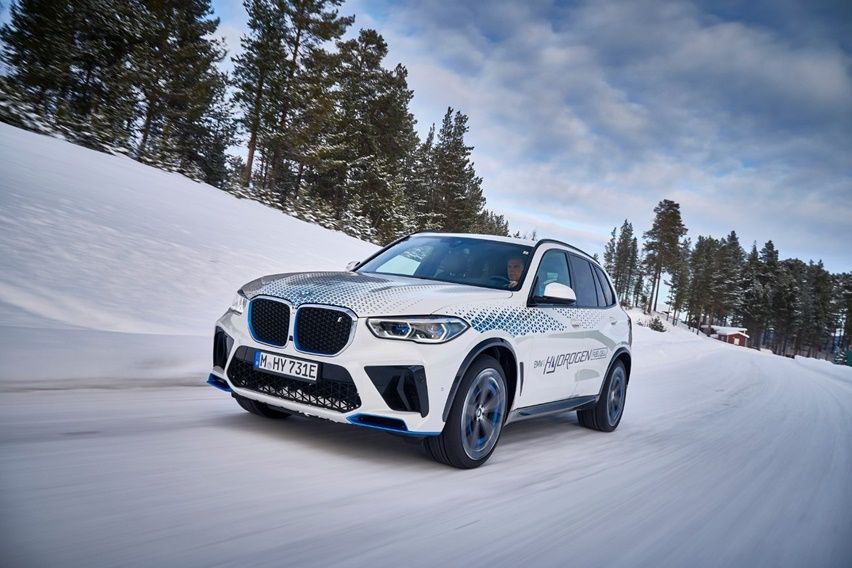 Hydrogen-powered BMW iX5 undergoes extreme weather testing