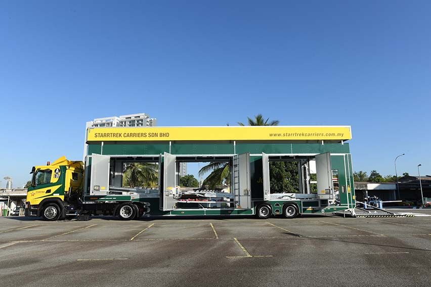 e Confidential Auriga Deluxe 122 and Blizzard semi-trailers