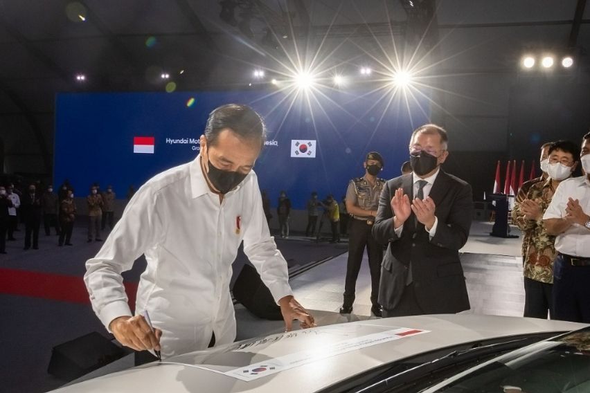 Jokowi Luncurkan Hyundai Ioniq 5, Mobil Listrik Pertama Produksi Indonesia